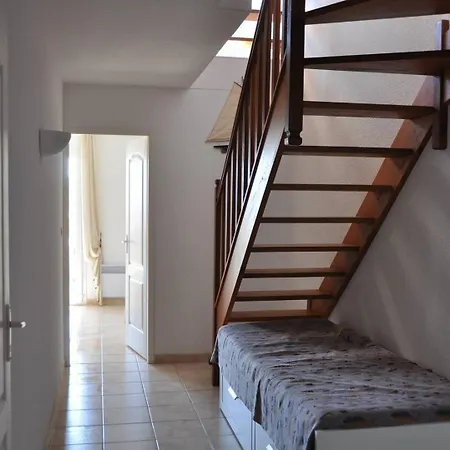 Arc En Ciel, Vue Et Piscine Dans Résidence Appartement
