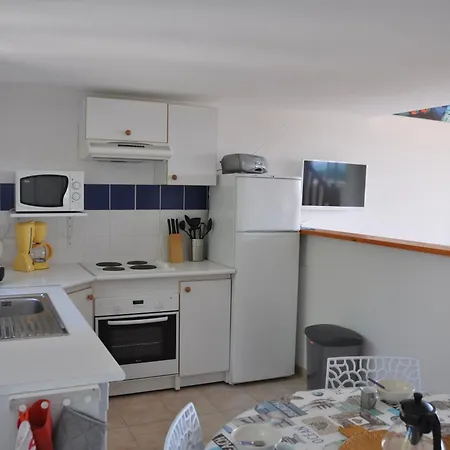 Arc En Ciel, Vue Et Piscine Dans Résidence *