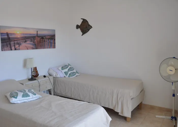 Arc En Ciel, Vue Et Piscine Dans